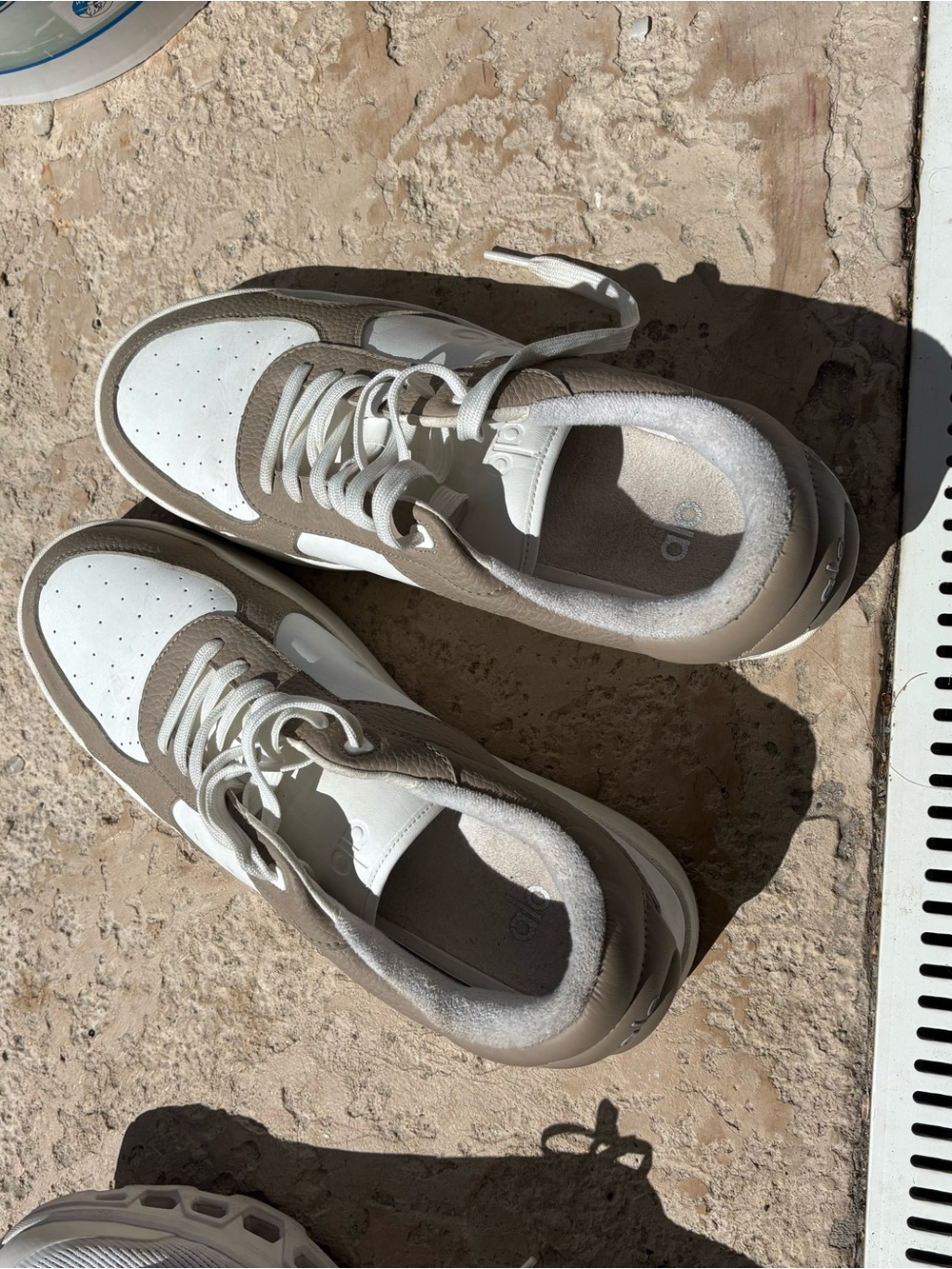 ALO Yoga Men's Low-Top Sneakers in White and Taupe